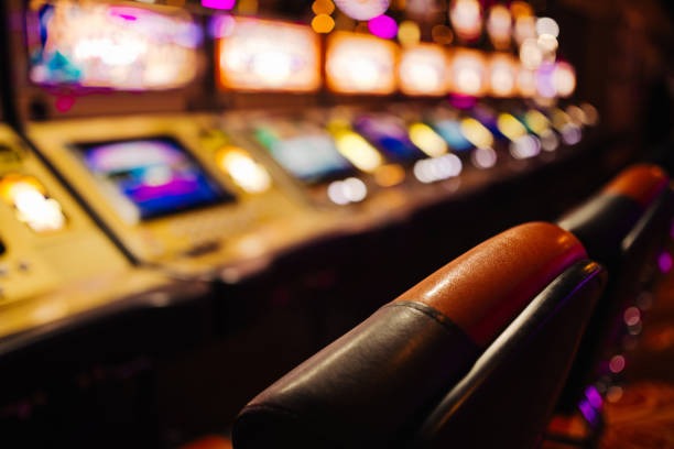 bintang platform showing live casino tables, sportsbook markets, and slot games on mobile and desktop